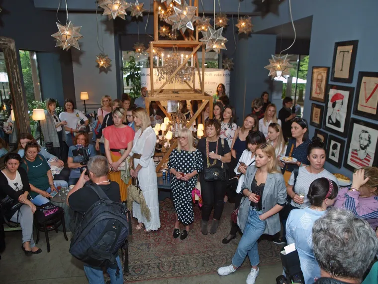 RENATA SOPEK POKAZALA NOGE, A LUCIJA LUGOMER LJUBIMCA: Zaručena Lana ne skida osmijeh s lica