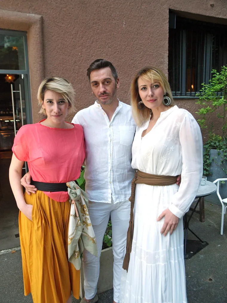 RENATA SOPEK POKAZALA NOGE, A LUCIJA LUGOMER LJUBIMCA: Zaručena Lana ne skida osmijeh s lica