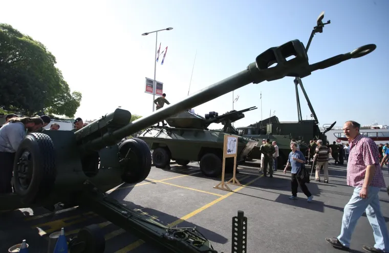 28.04.2018., Split - Gradjani od ranog jutra obilaze izlozbu vojne tehnike i naoruzanja koja je predstavljena u povodu 27. rodjendana 4. Gardijske brigade.
Photo: Ivo Cagalj/PIXSELL
