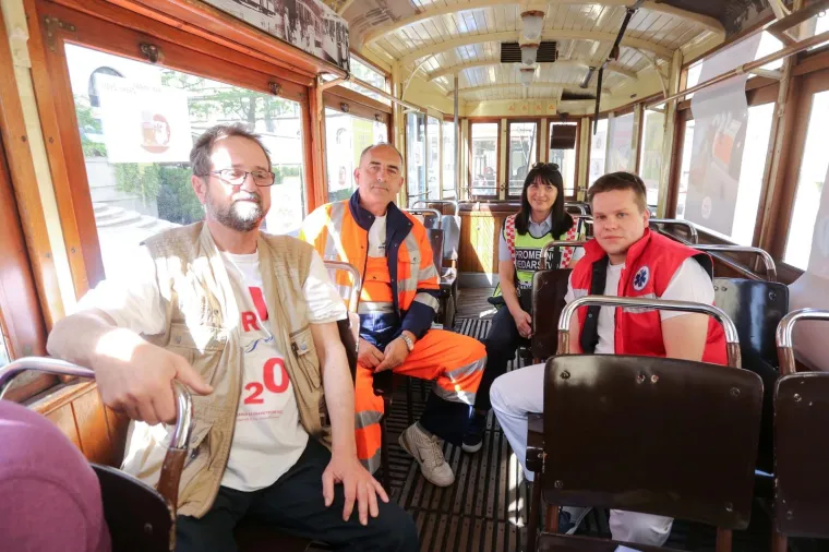 Zagrepčani se provozali povijesnim tramvajem povodom Nacionalnog dana za&scaron;tite na radu