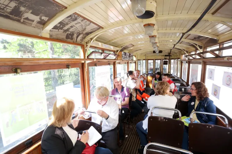 Zagrepčani se provozali povijesnim tramvajem povodom Nacionalnog dana za&scaron;tite na radu