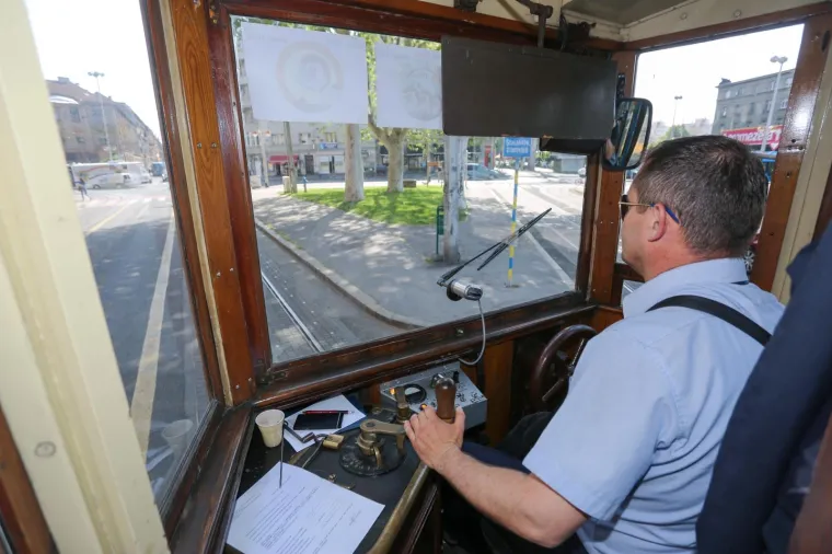 Zagrepčani se provozali povijesnim tramvajem povodom Nacionalnog dana za&scaron;tite na radu