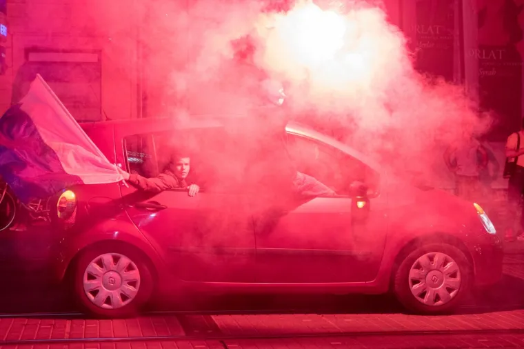 S Tvrđe je jučer krenuo navijački karusel Kohorte kroz grad kojom su proslavili 30 godina postojanja.