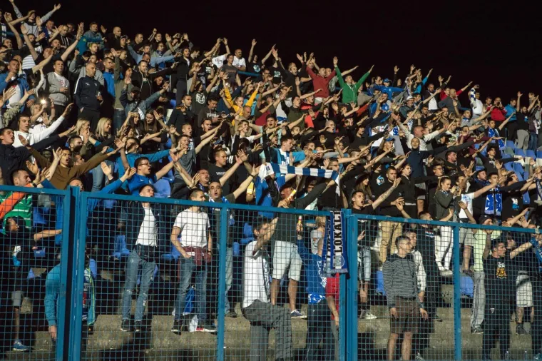 S Tvrđe je jučer krenuo navijački karusel Kohorte kroz grad kojom su proslavili 30 godina postojanja.