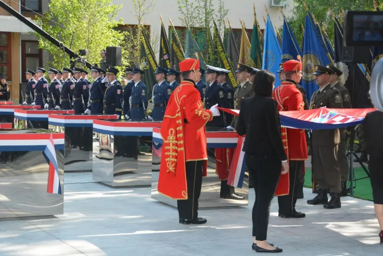 OBLJETNICA AKCIJE BLJESAK: U Okučanima otkriveno spomen-obilježje poginulim braniteljima