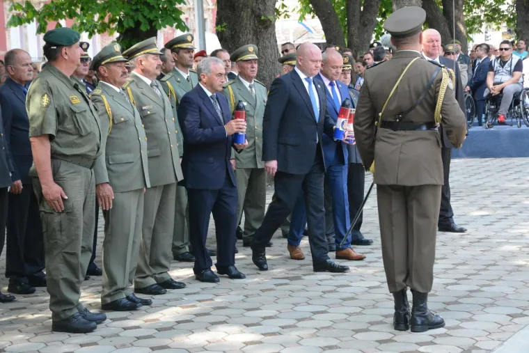 OBLJETNICA AKCIJE BLJESAK: U Okučanima otkriveno spomen-obilježje poginulim braniteljima