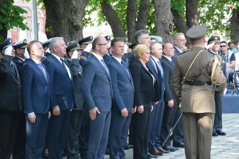 OBLJETNICA AKCIJE BLJESAK: U Okučanima otkriveno spomen-obilježje poginulim braniteljima