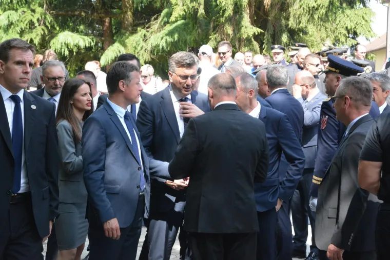 OBLJETNICA AKCIJE BLJESAK: U Okučanima otkriveno spomen-obilježje poginulim braniteljima