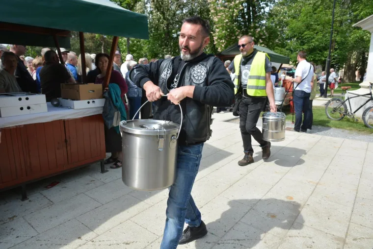 OD BUDNICA, NEOBIČNIH PIKNIKA I BICIKLIJADA DO STANDARDNOG GRAHA: Pogledajte kako su građani diljem zemlje proslavili Praznik rada