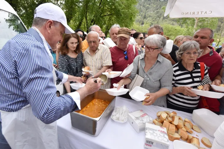 OD BUDNICA, NEOBIČNIH PIKNIKA I BICIKLIJADA DO STANDARDNOG GRAHA: Pogledajte kako su građani diljem zemlje proslavili Praznik rada