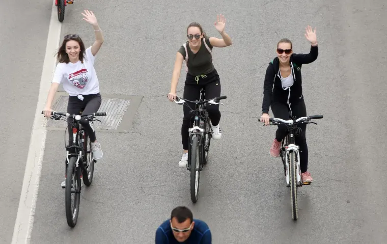 OD BUDNICA, NEOBIČNIH PIKNIKA I BICIKLIJADA DO STANDARDNOG GRAHA: Pogledajte kako su građani diljem zemlje proslavili Praznik rada