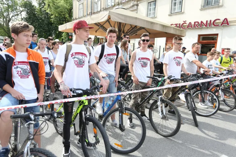 OD BUDNICA, NEOBIČNIH PIKNIKA I BICIKLIJADA DO STANDARDNOG GRAHA: Pogledajte kako su građani diljem zemlje proslavili Praznik rada