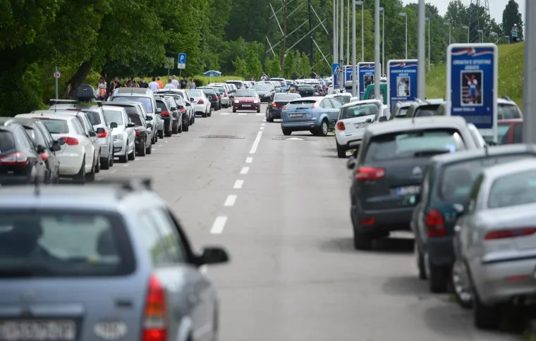 OD BUDNICA, NEOBIČNIH PIKNIKA I BICIKLIJADA DO STANDARDNOG GRAHA: Pogledajte kako su građani diljem zemlje proslavili Praznik rada