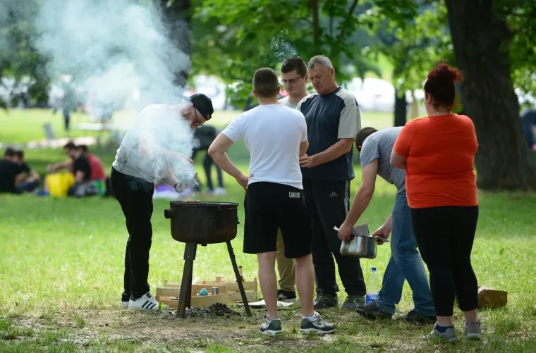 OD BUDNICA, NEOBIČNIH PIKNIKA I BICIKLIJADA DO STANDARDNOG GRAHA: Pogledajte kako su građani diljem zemlje proslavili Praznik rada