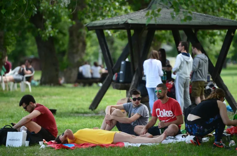OD BUDNICA, NEOBIČNIH PIKNIKA I BICIKLIJADA DO STANDARDNOG GRAHA: Pogledajte kako su građani diljem zemlje proslavili Praznik rada