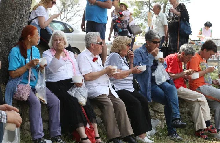 OD BUDNICA, NEOBIČNIH PIKNIKA I BICIKLIJADA DO STANDARDNOG GRAHA: Pogledajte kako su građani diljem zemlje proslavili Praznik rada