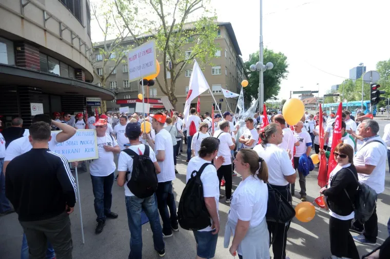 PROSVJEDNA POVORKA POVODOM PRAZNIKA RADA: 'Mi smo radnici, a ne sluge'