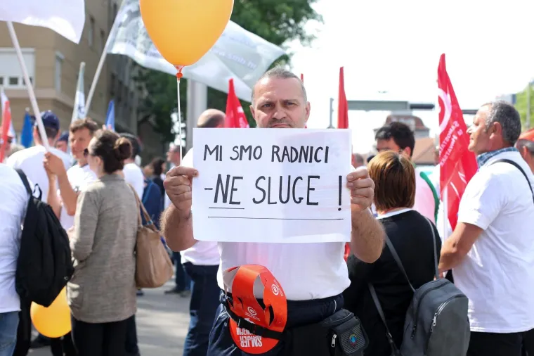 PROSVJEDNA POVORKA POVODOM PRAZNIKA RADA: 'Mi smo radnici, a ne sluge'