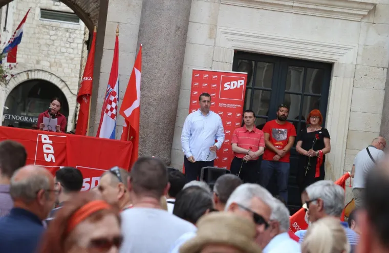 Splitski SDP proslavio Praznik rada uz petokraku i taktove internacionale