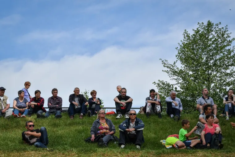 Fotoizvje&scaron;taj s Maksimira! Građani opkolili Bandića: 'Dragi na&scaron; gradonačelnik, uvijek točan'