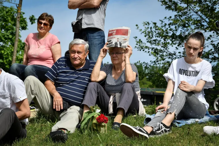 Fotoizvje&scaron;taj s Maksimira! Građani opkolili Bandića: 'Dragi na&scaron; gradonačelnik, uvijek točan'