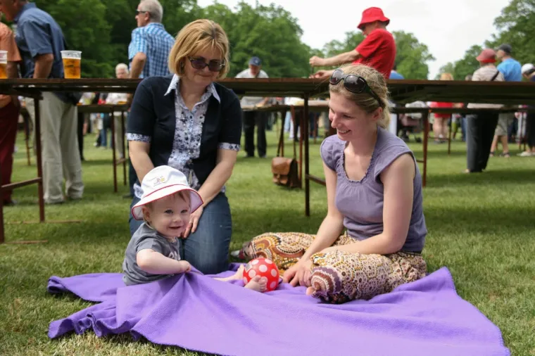 Fotoizvje&scaron;taj s Maksimira! Građani opkolili Bandića: 'Dragi na&scaron; gradonačelnik, uvijek točan'