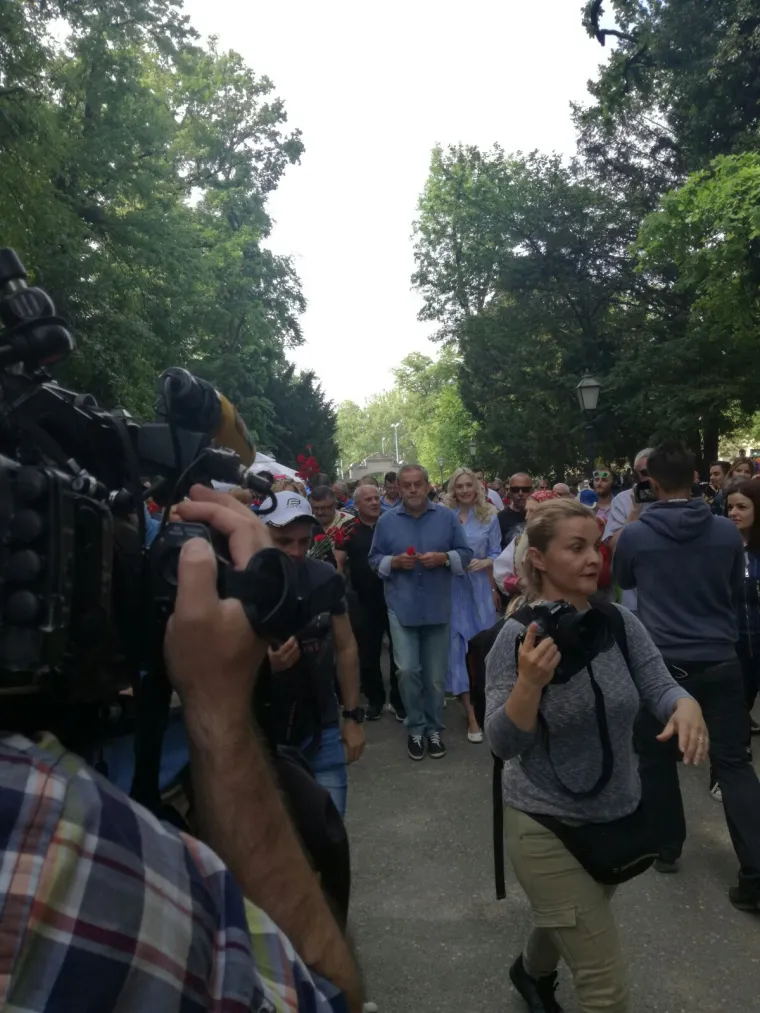 Fotoizvje&scaron;taj s Maksimira! Građani opkolili Bandića: 'Dragi na&scaron; gradonačelnik, uvijek točan'