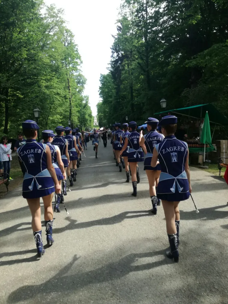 Fotoizvje&scaron;taj s Maksimira! Građani opkolili Bandića: 'Dragi na&scaron; gradonačelnik, uvijek točan'