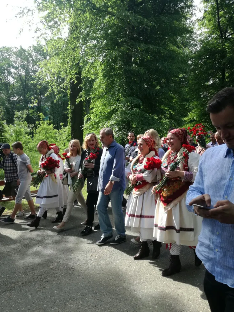 Fotoizvje&scaron;taj s Maksimira! Građani opkolili Bandića: 'Dragi na&scaron; gradonačelnik, uvijek točan'