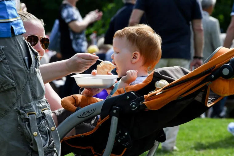 Fotoizvje&scaron;taj s Maksimira! Građani opkolili Bandića: 'Dragi na&scaron; gradonačelnik, uvijek točan'