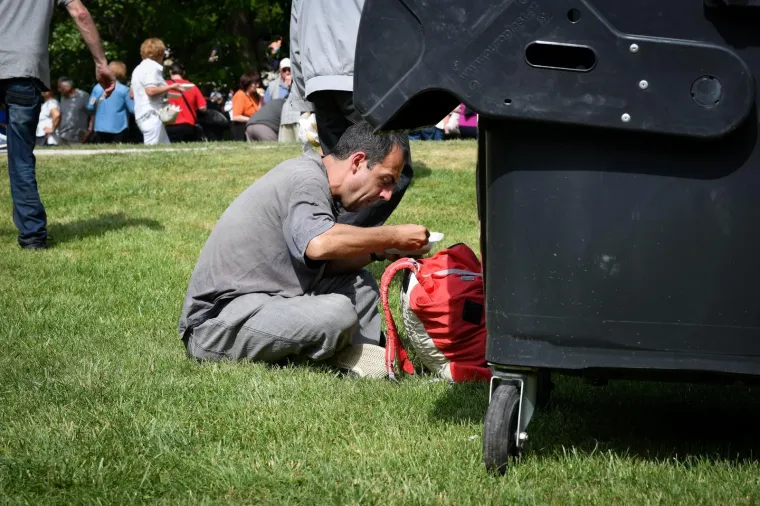 Fotoizvje&scaron;taj s Maksimira! Građani opkolili Bandića: 'Dragi na&scaron; gradonačelnik, uvijek točan'