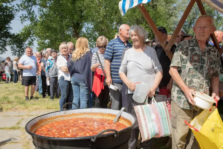 Za 1. svibnja Osječanima podijeljeno 3.000 porcija graha
