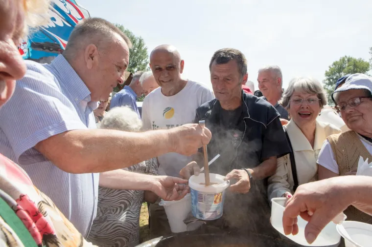 Za 1. svibnja Osječanima podijeljeno 3.000 porcija graha