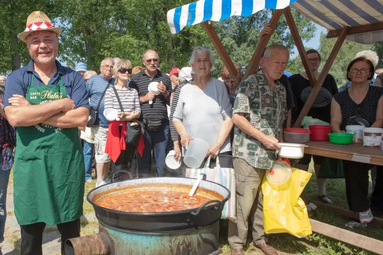Za 1. svibnja Osječanima podijeljeno 3.000 porcija graha