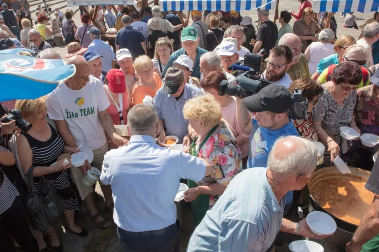 Za 1. svibnja Osječanima podijeljeno 3.000 porcija graha