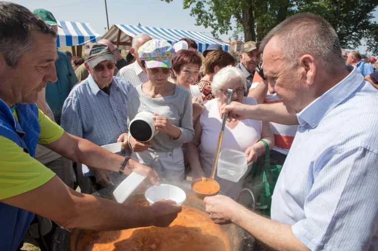Za 1. svibnja Osječanima podijeljeno 3.000 porcija graha