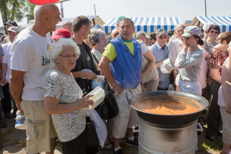 Za 1. svibnja Osječanima podijeljeno 3.000 porcija graha