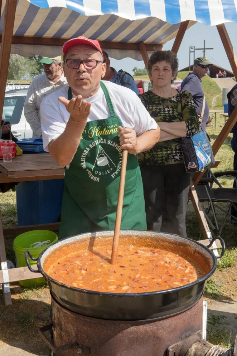 Za 1. svibnja Osječanima podijeljeno 3.000 porcija graha