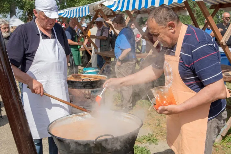 Za 1. svibnja Osječanima podijeljeno 3.000 porcija graha