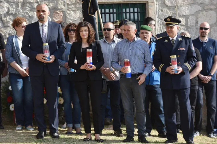 Polaganjem vijenaca na Kninskoj tvrđavi obilježena je 27. obljetnica napada na Potkonje i Vrpolje