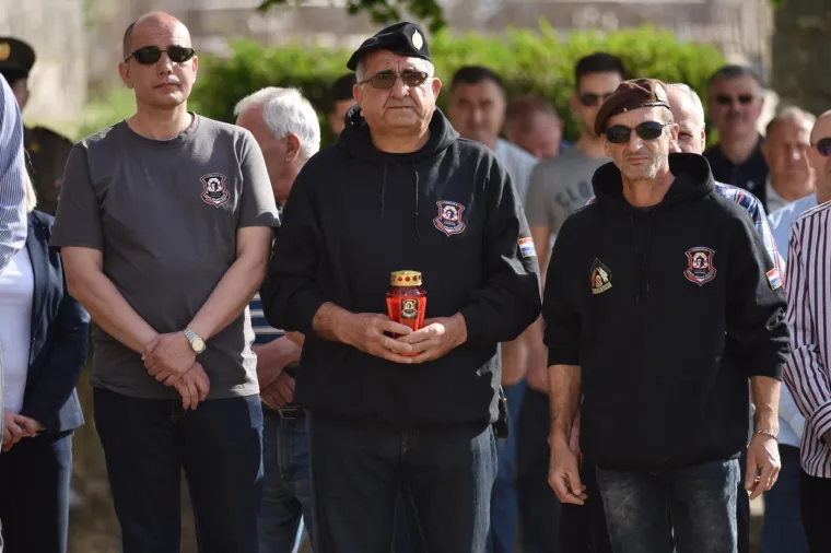 Polaganjem vijenaca na Kninskoj tvrđavi obilježena je 27. obljetnica napada na Potkonje i Vrpolje