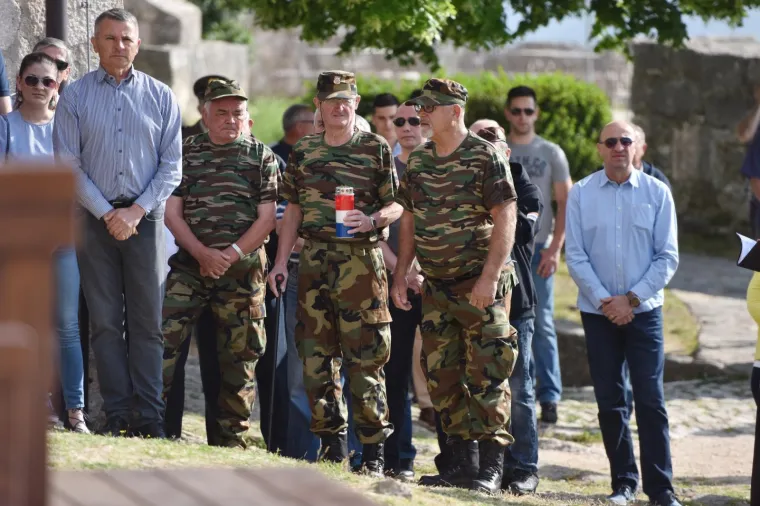 Polaganjem vijenaca na Kninskoj tvrđavi obilježena je 27. obljetnica napada na Potkonje i Vrpolje