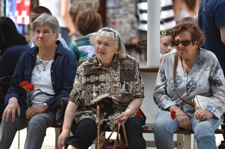 Slapovi Krke: Veliki broj domaćihh i stranih turista na 1.svibnja prazniku rada u Nacionalnom parku Krka