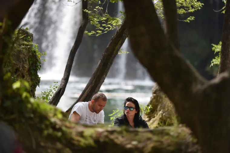 Slapovi Krke: Veliki broj domaćihh i stranih turista na 1.svibnja prazniku rada u Nacionalnom parku Krka