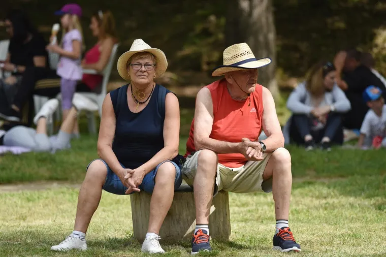 Slapovi Krke: Veliki broj domaćihh i stranih turista na 1.svibnja prazniku rada u Nacionalnom parku Krka