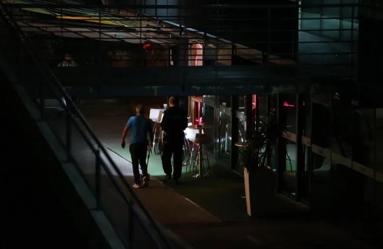 U PUCNJAVI U SPLITU RANJEN 27-GODI&Scaron;NJAK: Dvojica se posvađali pored kafića, a onda je jedan od njih izvukao pi&scaron;tolj