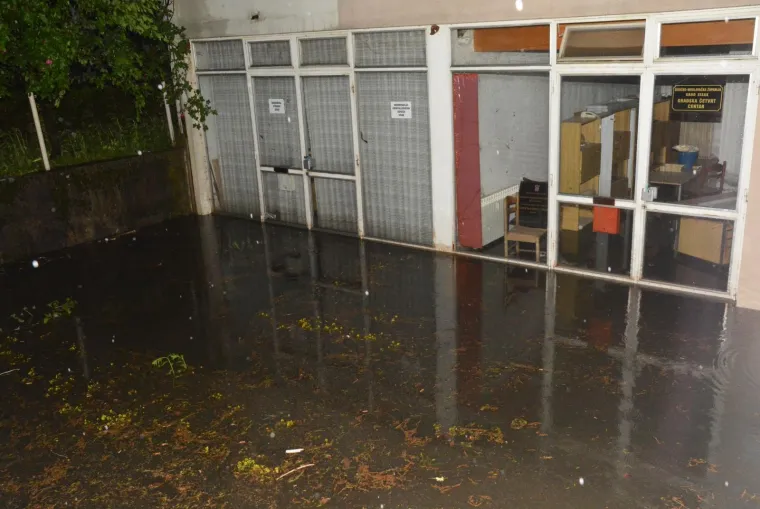 NEVRIJEME U SISKU: Poplavljeni podvožnjaci, podrumi i garaže