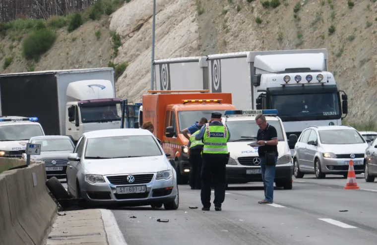 Uznemirujuće fotografije: u naletu vozila na brzoj cesti Solin - Klis poginuo mu&scaron;karac