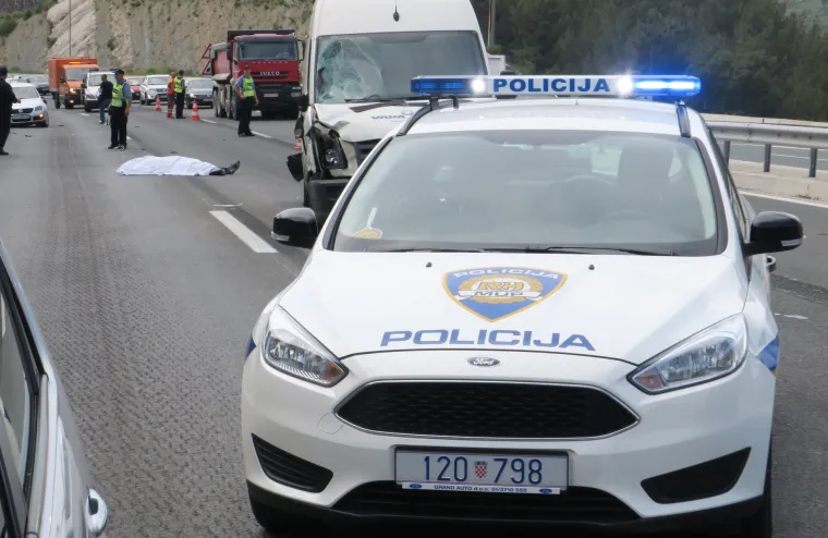 Uznemirujuće fotografije: u naletu vozila na brzoj cesti Solin - Klis poginuo mu&scaron;karac