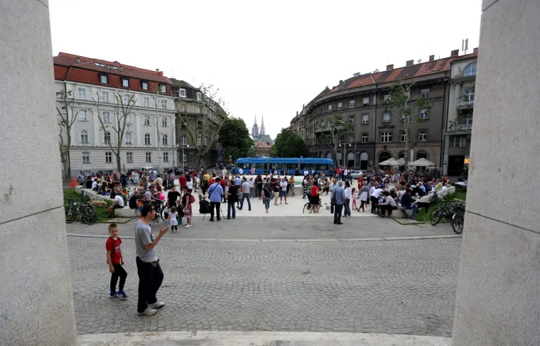 Inicijativa 'Vratite magnoliju' organizirala prosvjedno druženje na Trgu žrtava fa&scaron;izma